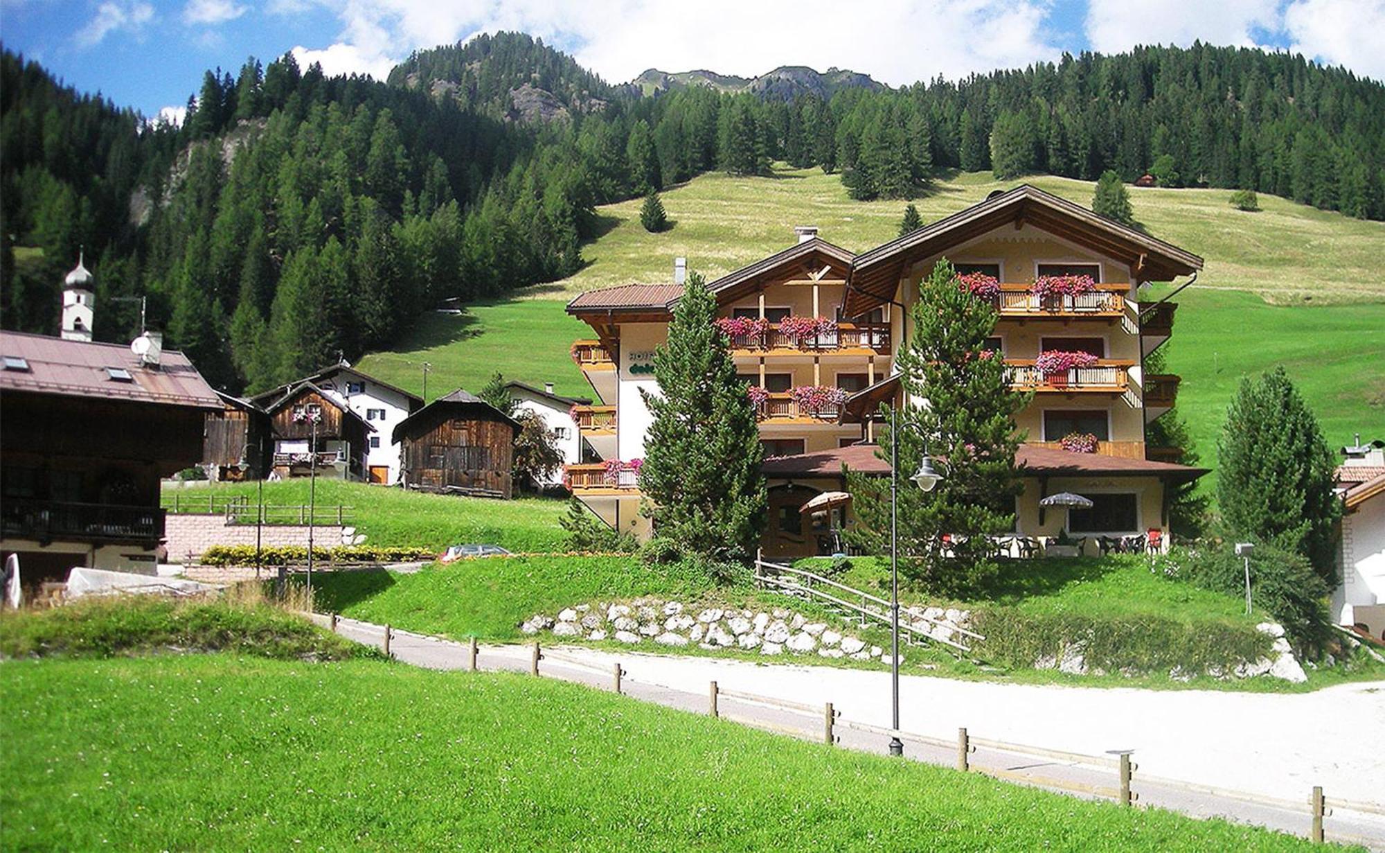 Hotel Dolomites Inn Canazei Exteriör bild