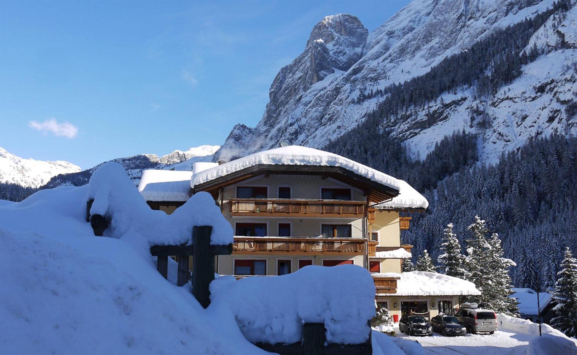 Hotel Dolomites Inn Canazei Exteriör bild